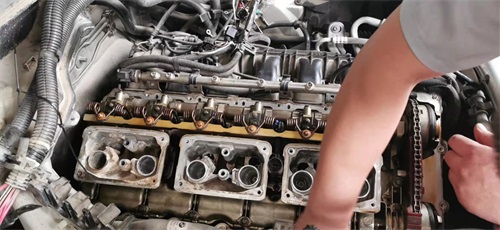 汽車發(fā)動機(jī)怠速抖動是什么原因引起的？